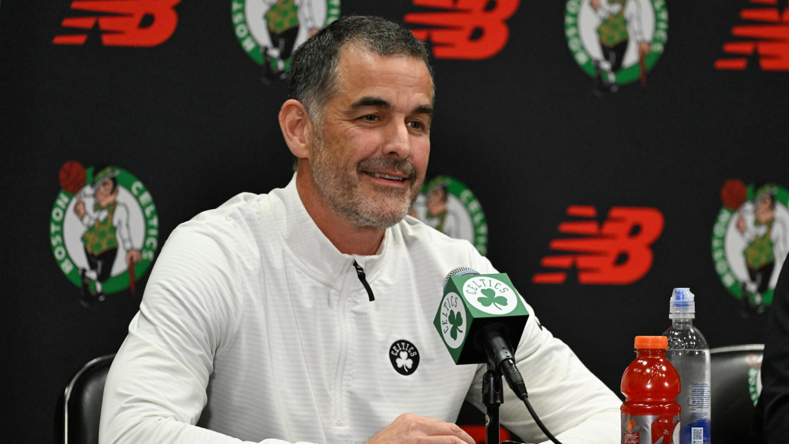 https://www.yardbarker.com/media/0/b/0bd8a223dccf540f68e8ac7a061f0ca44172f10e/thumb_16x9/celtics-owner-plants-flag-jaylen-brown-trade.jpg?v=1