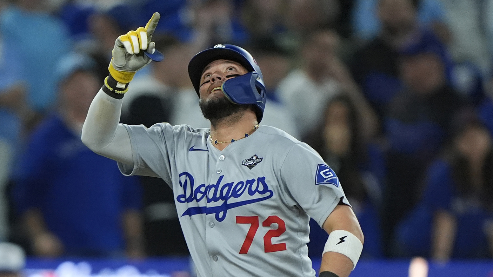 https://www.yardbarker.com/media/0/b/0be4328f80cab281ad49a6cb97f5bc00ceeafc9d/thumb_16x9/dodgers-bring-back-world-series-hero-on-one-year.jpg?v=1