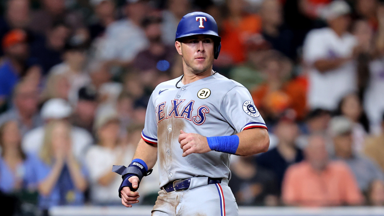 Phillies, Dylan Moore agree to minor league deal