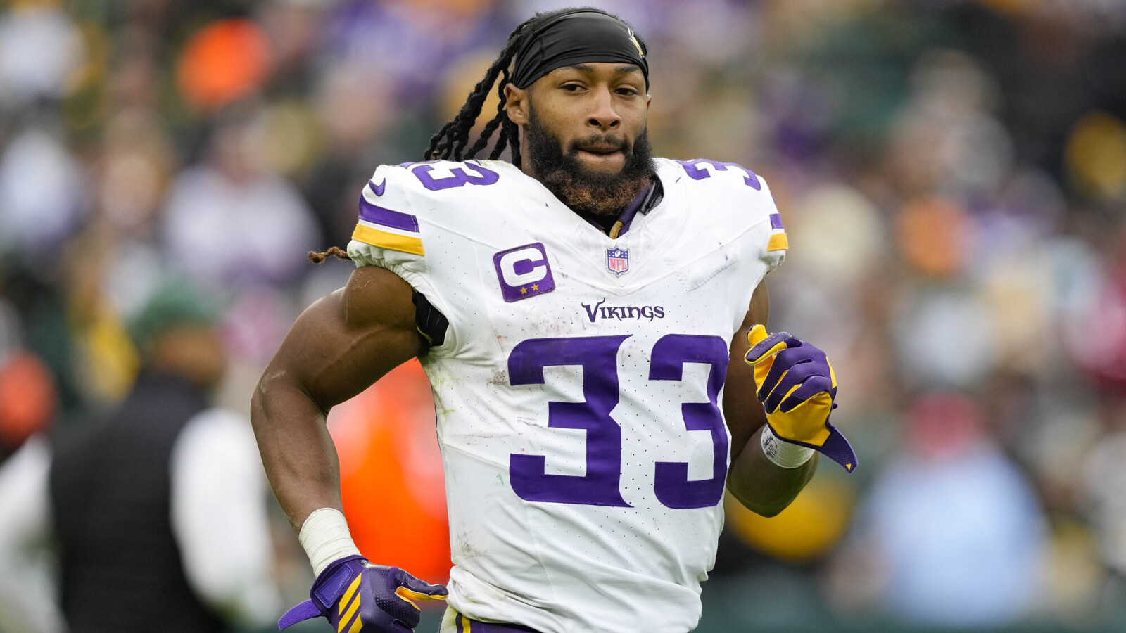 https://www.yardbarker.com/media/0/c/0ca3d9a41745531ee514f90d0e437dcc3fbcb03c/thumb_16x9/vikings-aaron-jones-shares-advice-steelers-aaron.jpg?v=1