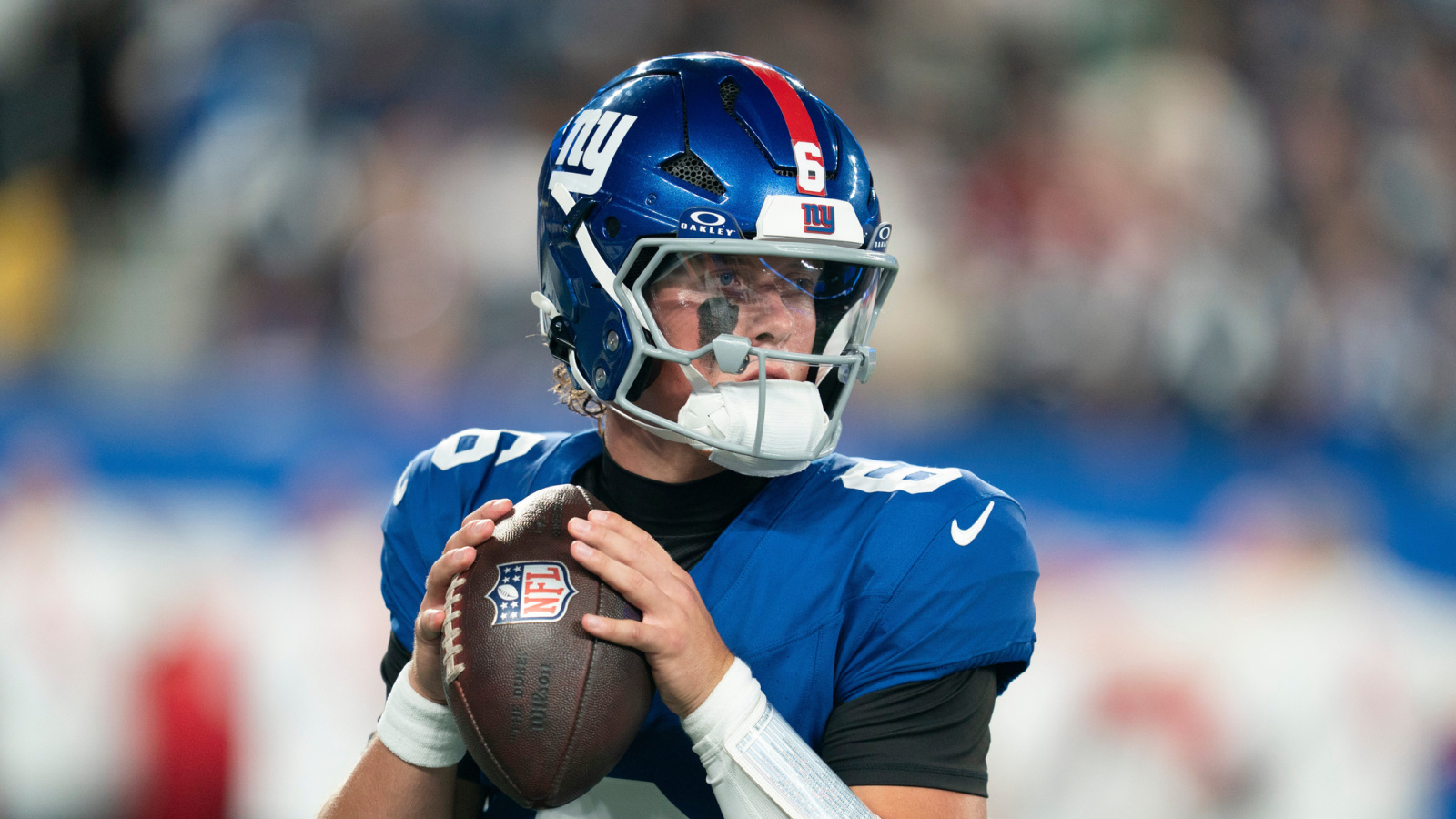 https://www.yardbarker.com/media/0/c/0caffe433db02e1cbd2c13390c7a412b287e2b08/thumb_16x9/concerning-update-emerges-on-jaxson-darts-injury.jpg?v=1