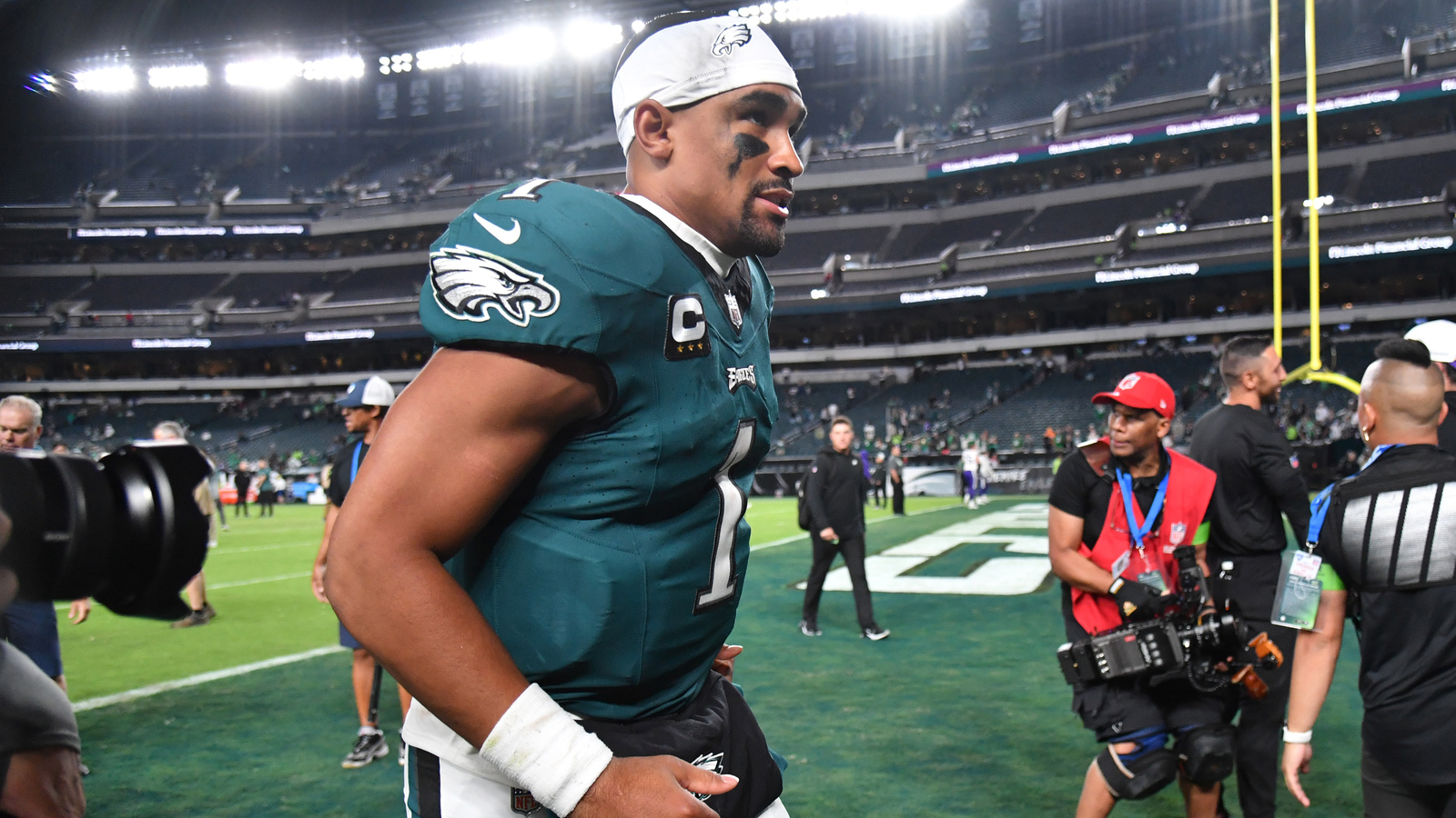 Eagles vs. Lions: Philadelphia to wear White jerseys and green pants