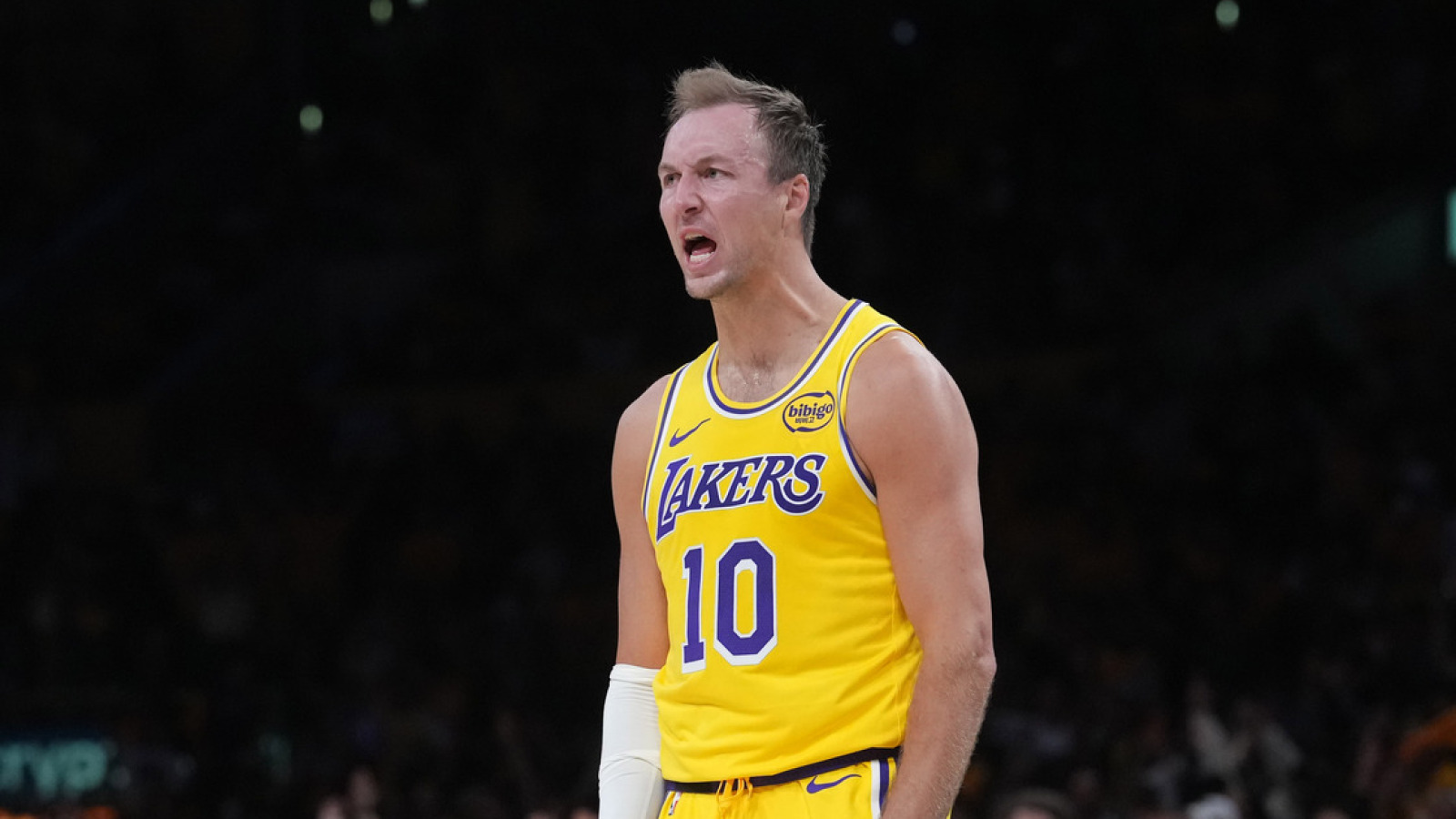 How Lakers' Luke Kennard is flipping the script in Los Angeles