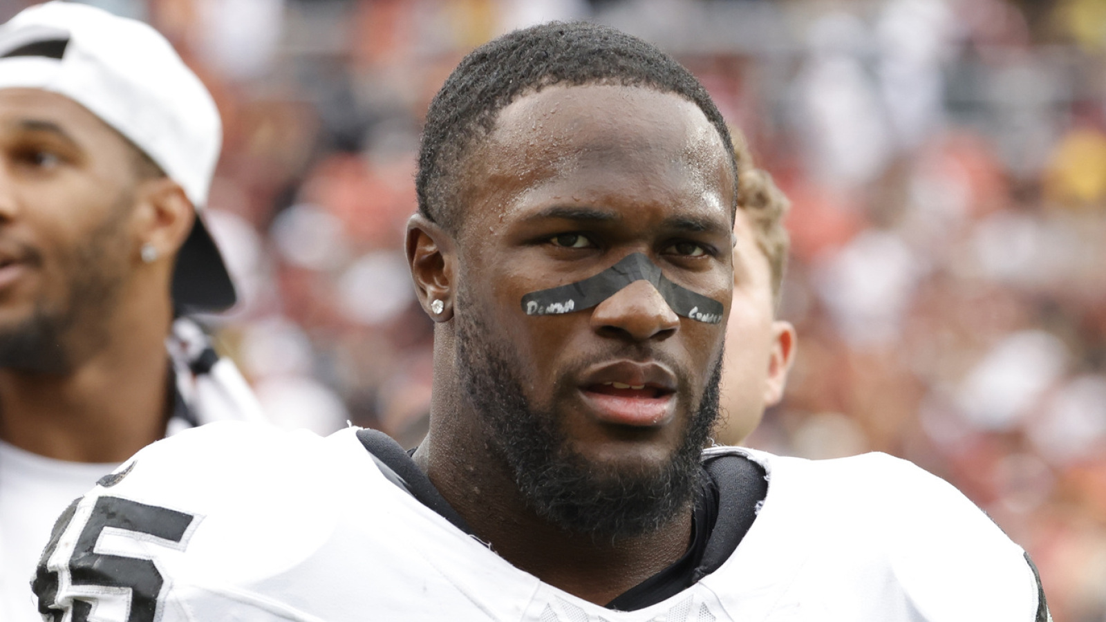 https://www.yardbarker.com/media/0/c/0cf85d3220eed5f48cfb5219addfc15909a767af/thumb_16x9/lions-sign-former-pro-bowl-lb-devin-white-ahead.jpg?v=1