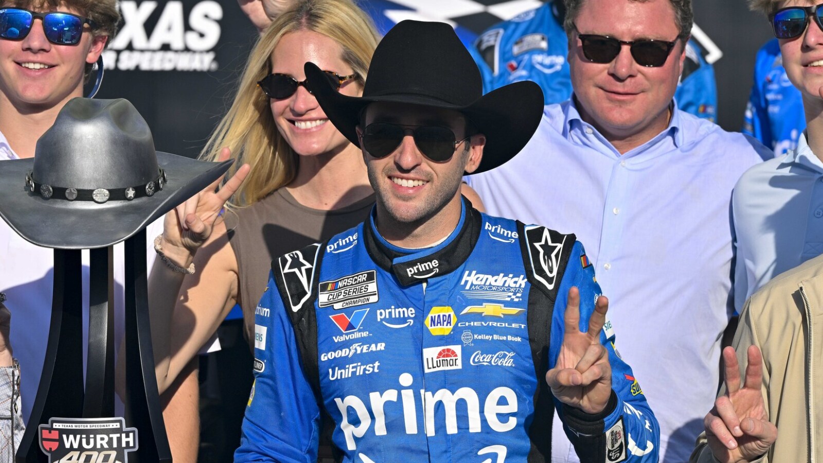 https://www.yardbarker.com/media/0/d/0d30d05894de017ea893d683724d482e04702664/thumb_16x9/nascars-biggest-star-says-star-race-glaring.jpg?v=1