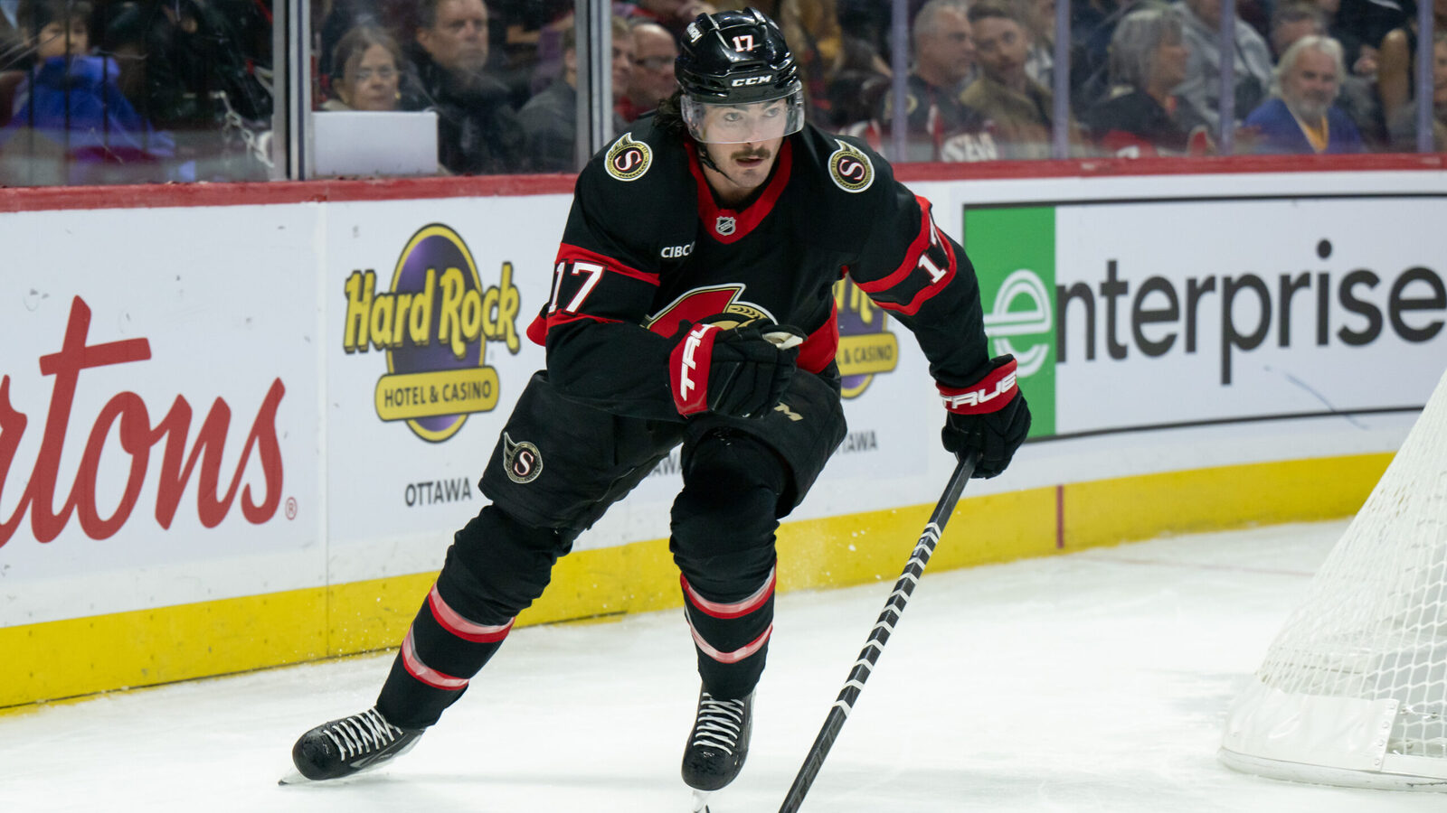 Maple Leafs sign Zack MacEwen to 2-year contract reportedly worth $875K annually
