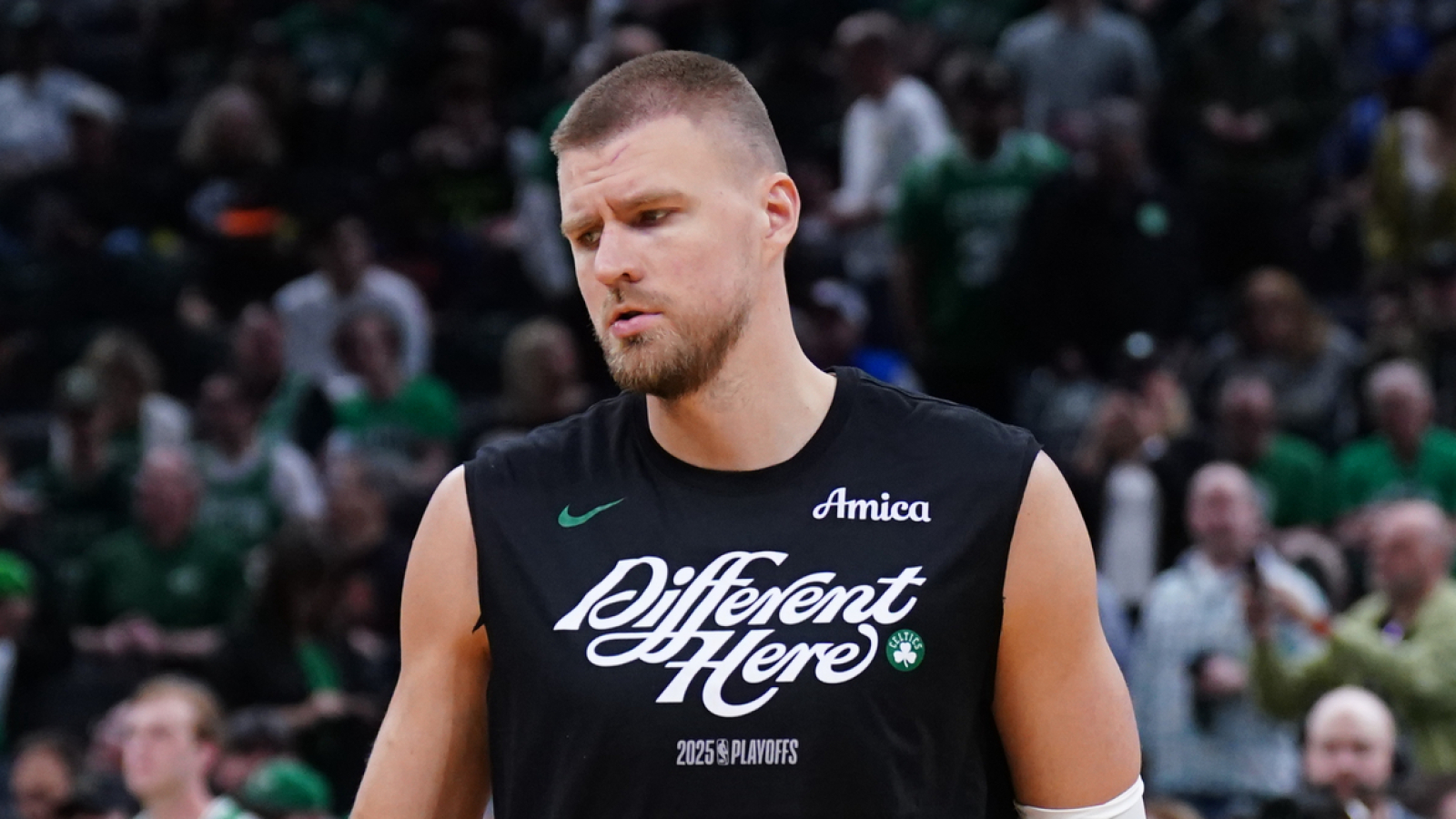https://www.yardbarker.com/media/0/d/0d569a85bdb5aef2a622acd299feb6d13590c3ec/thumb_16x9/hawks-big-man-looks-thoroughly-recovered-strong.jpg?v=1