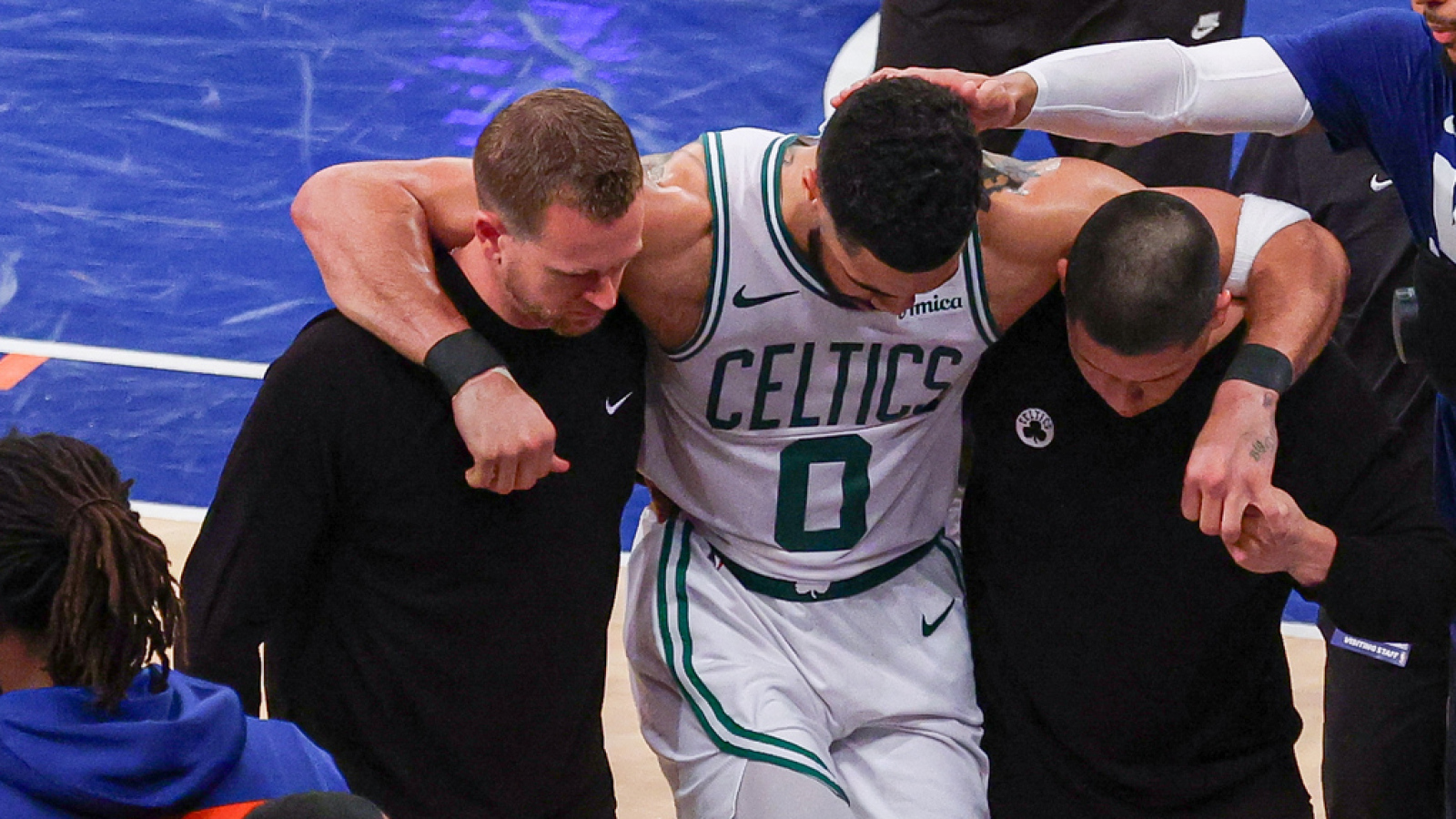 https://www.yardbarker.com/media/0/d/0da1d594efb30c200d339d1bd1ce9e9f55662b81/thumb_16x9/superstars-injury-eastern-conference-aggressive.jpg?v=1