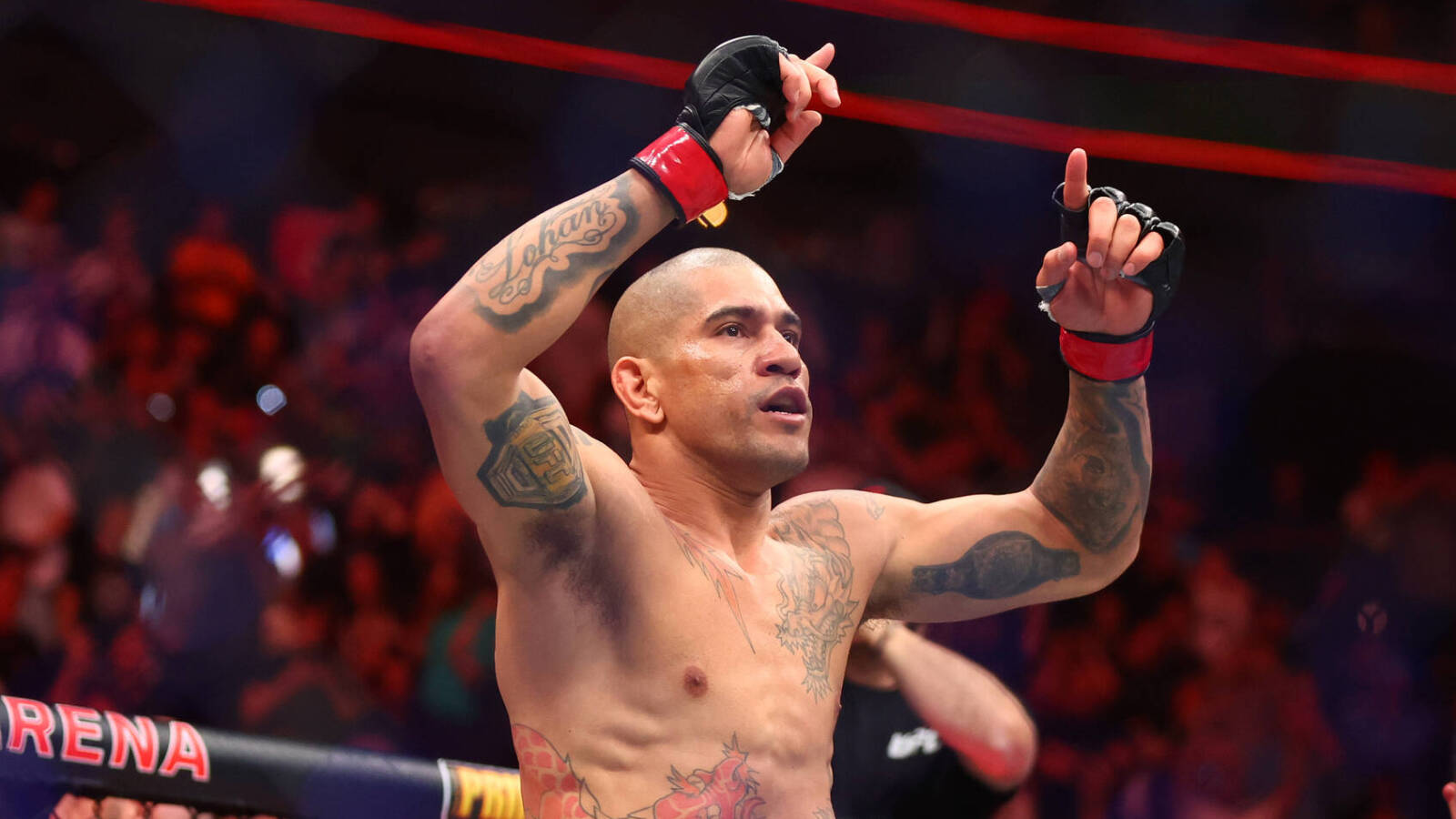 Alex Pereira Discusses Fighting Through Broken Toe, Groin Shot at UFC