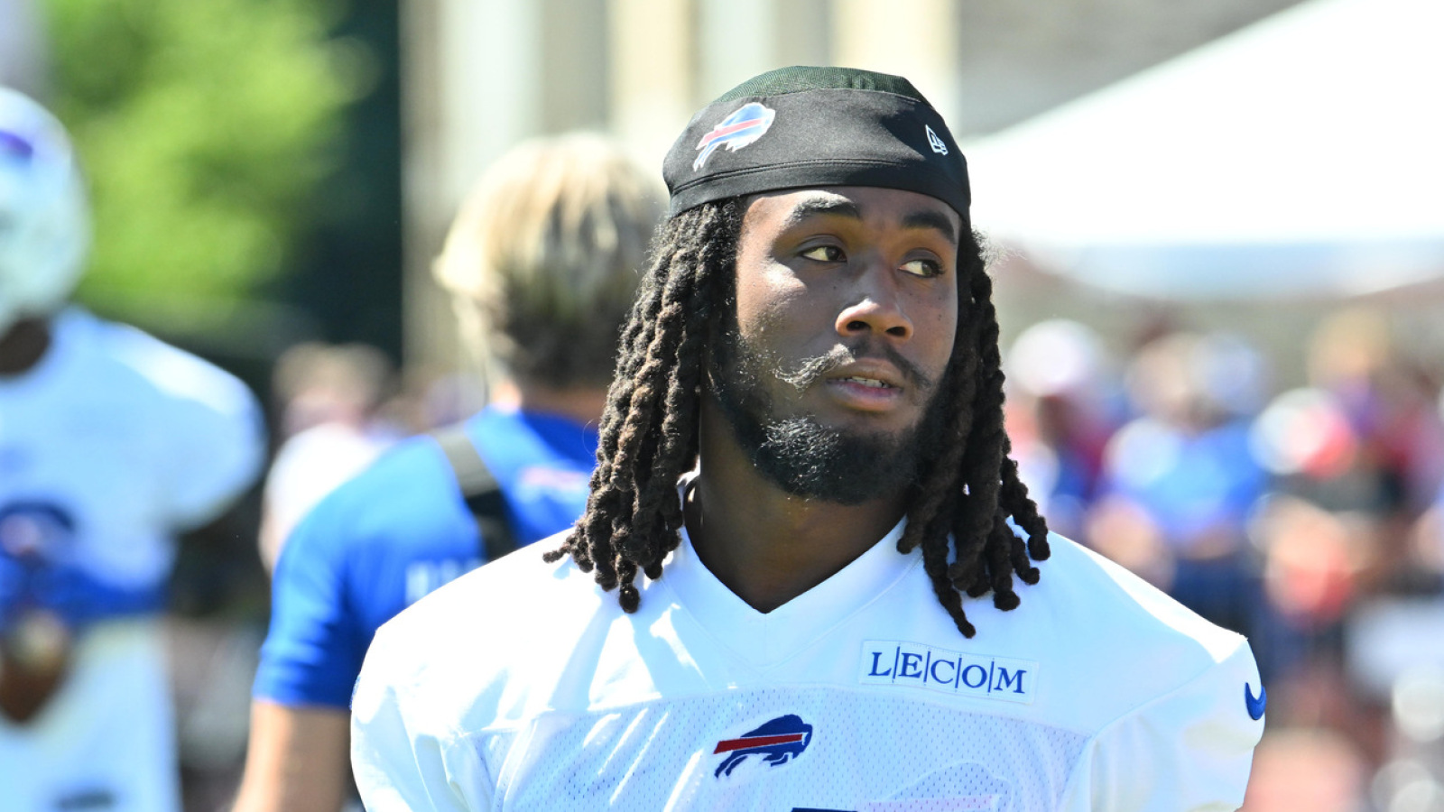 https://www.yardbarker.com/media/0/d/0de4c91879f3de9e7ad6729c3662de32e2bc1284/thumb_16x9/bills-rb-doubles-down-on-his-new-contract-demands.jpg?v=1