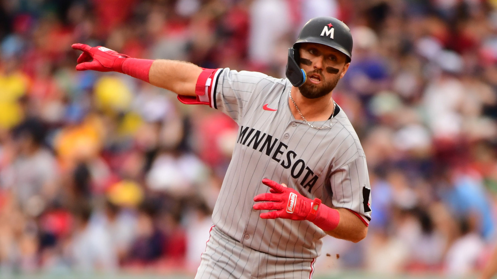 https://www.yardbarker.com/media/0/e/0e476d46d67d1b1473a3718216beacc24a4e06ee/thumb_16x9/watch-kody-clemens-hits-hr-first-game-fenway-park.jpg?v=1