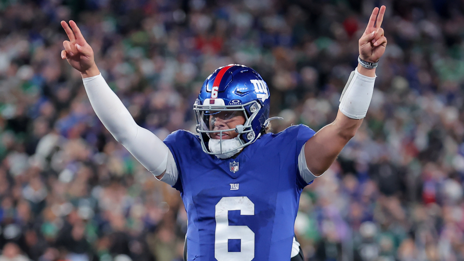 https://www.yardbarker.com/media/0/e/0e61dedfc54f9ea8b5c0d3ecf08086661f089622/thumb_16x9/tnf-jaxson-dart-dazzles-giants-win-over-messy.jpg?v=1