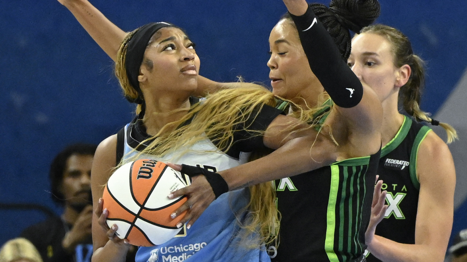 https://www.yardbarker.com/media/0/e/0e76c5934937e07c974adf9ed39c5be8be8988c0/thumb_16x9/angel-reese-extends-impressive-streak-loss-lynx.jpg?v=2