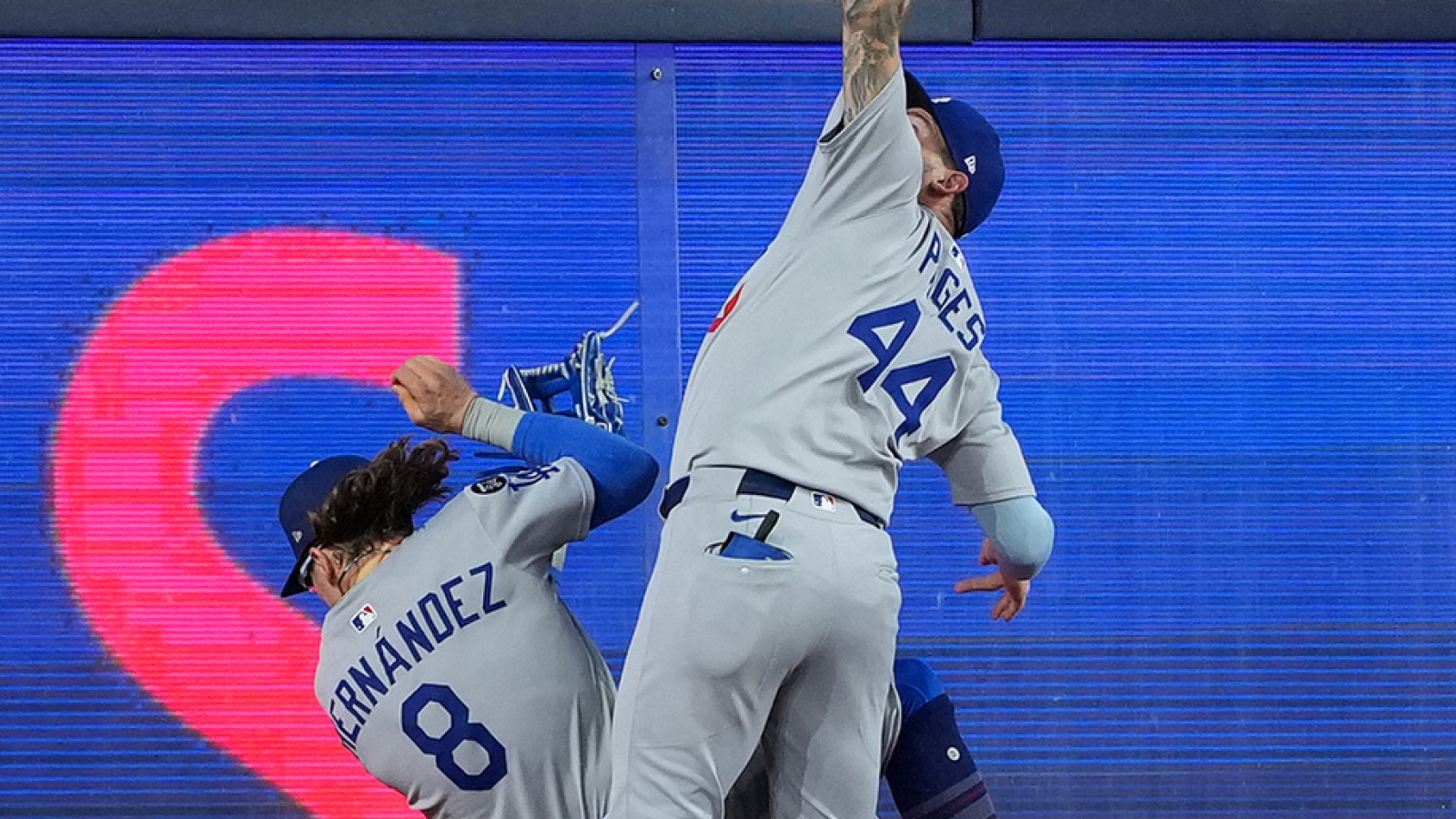 https://www.yardbarker.com/media/0/f/0f810858506d7f8f7bd7b33d2f705d16ca1dfe92/thumb_16x9/dodgers-andy-pages-makes-unreal-catch-prevent.jpg?v=1
