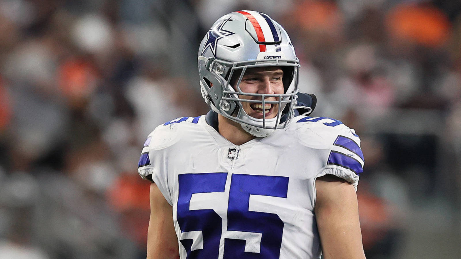 vander esch misspelled jersey