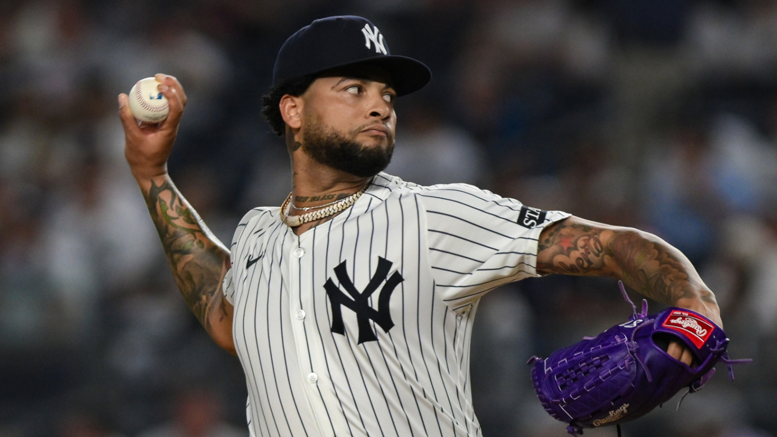 https://www.yardbarker.com/media/0/f/0f92ac8cb0da0779137f2ccedbb4263cb65a5fa5/thumb_16x9/yankees-cast-doubt-on-reigning-rookie-years-role.jpg?v=1