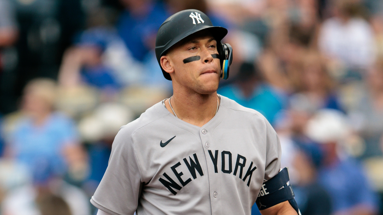 https://www.yardbarker.com/media/0/f/0fb31be330bd51ec2df55302dc579d9491e30bb3/thumb_16x9/watch-aaron-judge-homers-yet-again-as-yankees.jpg?v=1