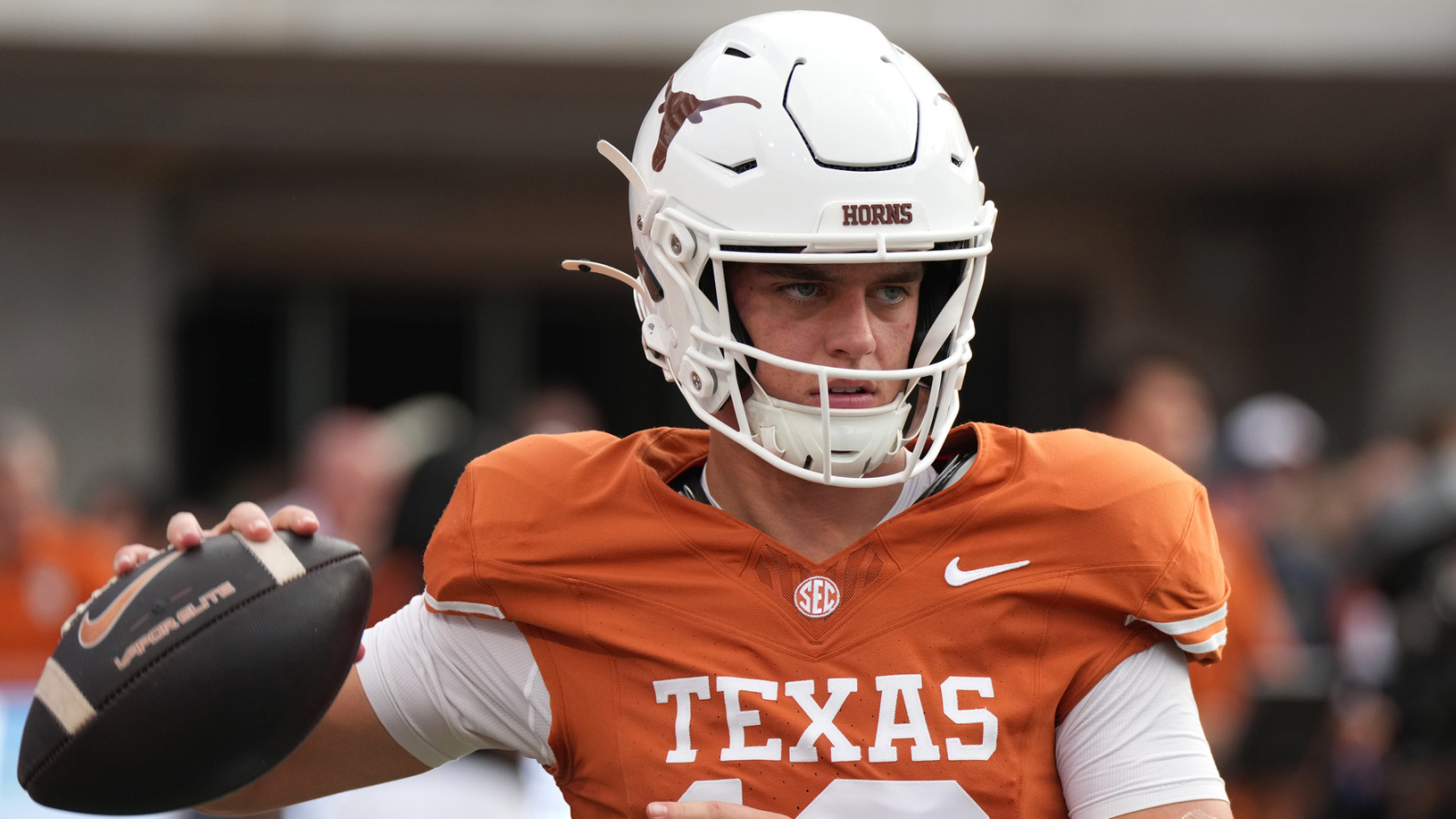 https://www.yardbarker.com/media/0/f/0fca5cbaa2fc0ab6b3c22c20e8faf3992ddcc694/thumb_16x9/arch-manning-takes-hit-rankings-before-texas.jpg?v=1