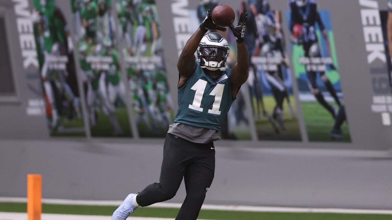 Eagles WR A.J. Brown (hamstring) misses practice | Yardbarker
