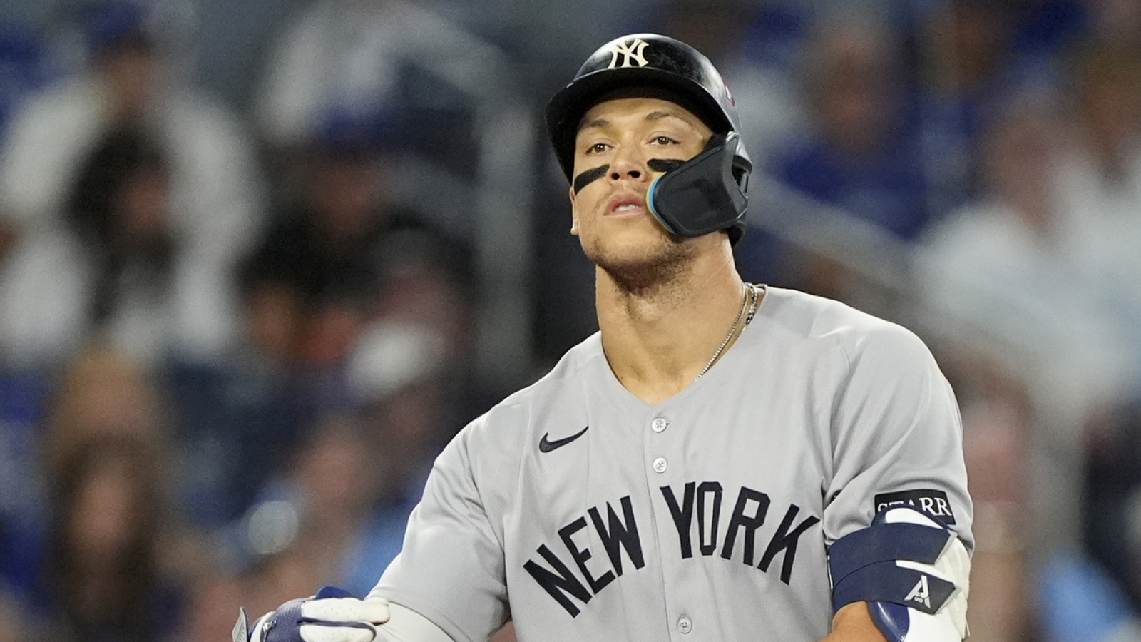 https://www.yardbarker.com/media/0/f/0fe9f2172e22ad6e6dadb9e7950d9935b888cf6a/thumb_16x9/fingers-pointing-yankees-star-over-postseason.jpg?v=1