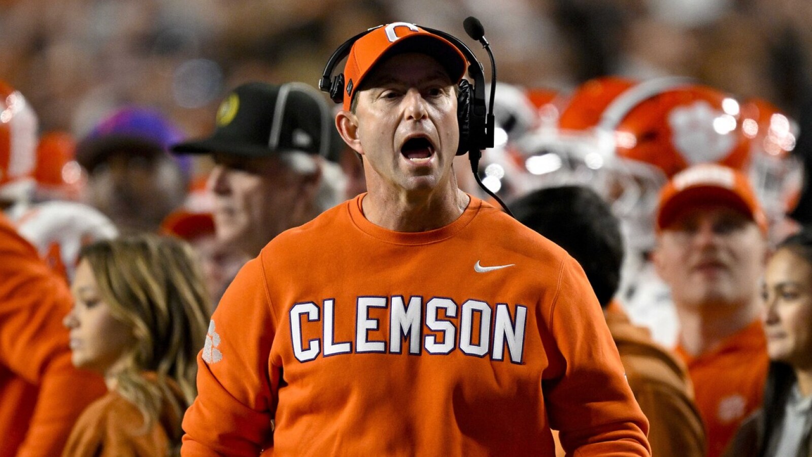https://www.yardbarker.com/media/1/0/10c1a9618f301e6e41cac8525e14e4f00fb52957/thumb_16x9/one-under-radar-game-weeks-8-14-college-football.jpg?v=1