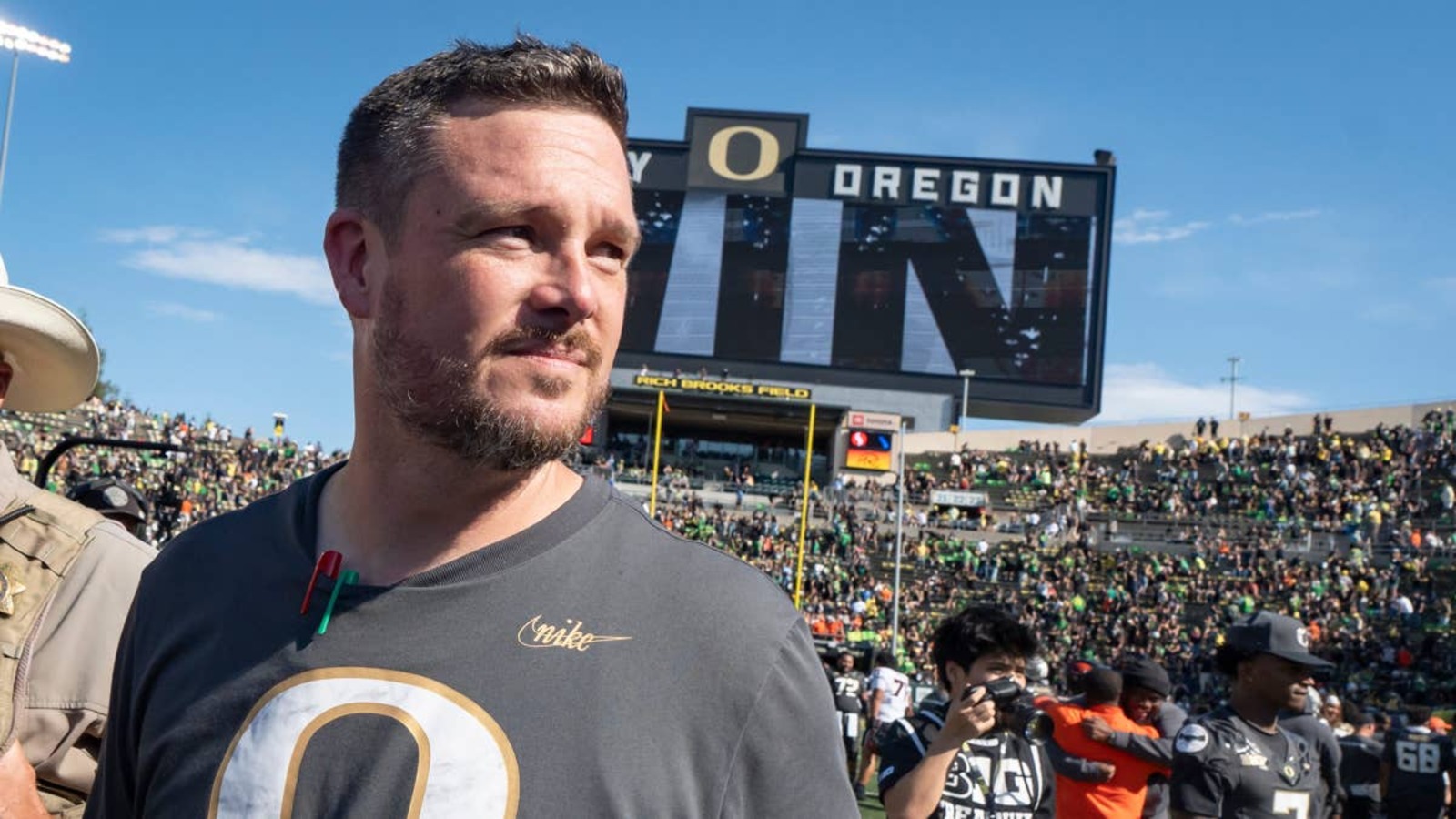 Oregon Football Receives Message From Nation’s No. 4 QB Ahead of Visit