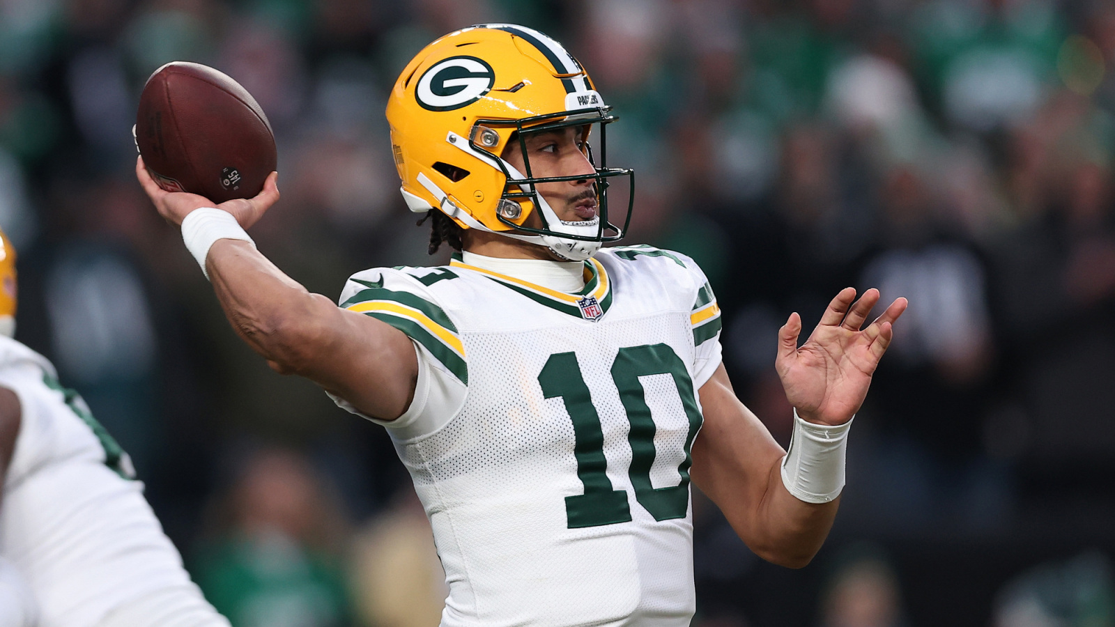 https://www.yardbarker.com/media/1/0/10f1c9eeaf464854e02ffd089986eaa0e55bfa25/thumb_16x9/packers-qb-jordan-love-falls-68-nfl-top-100.jpg?v=1