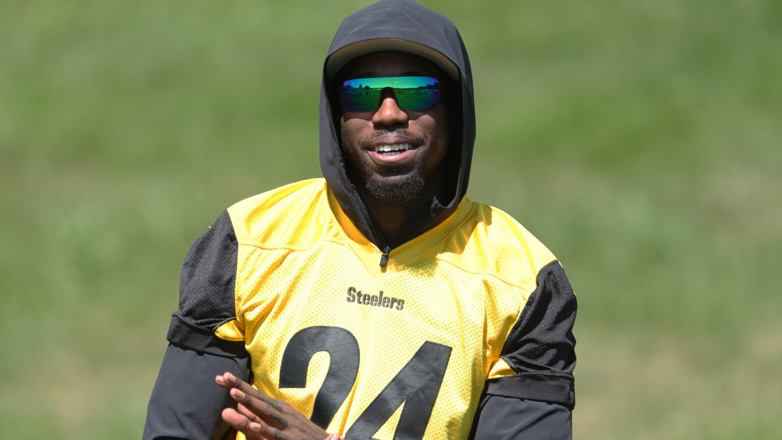 Steelers' Mystery Plaguing Negotiations With Joey Porter Jr