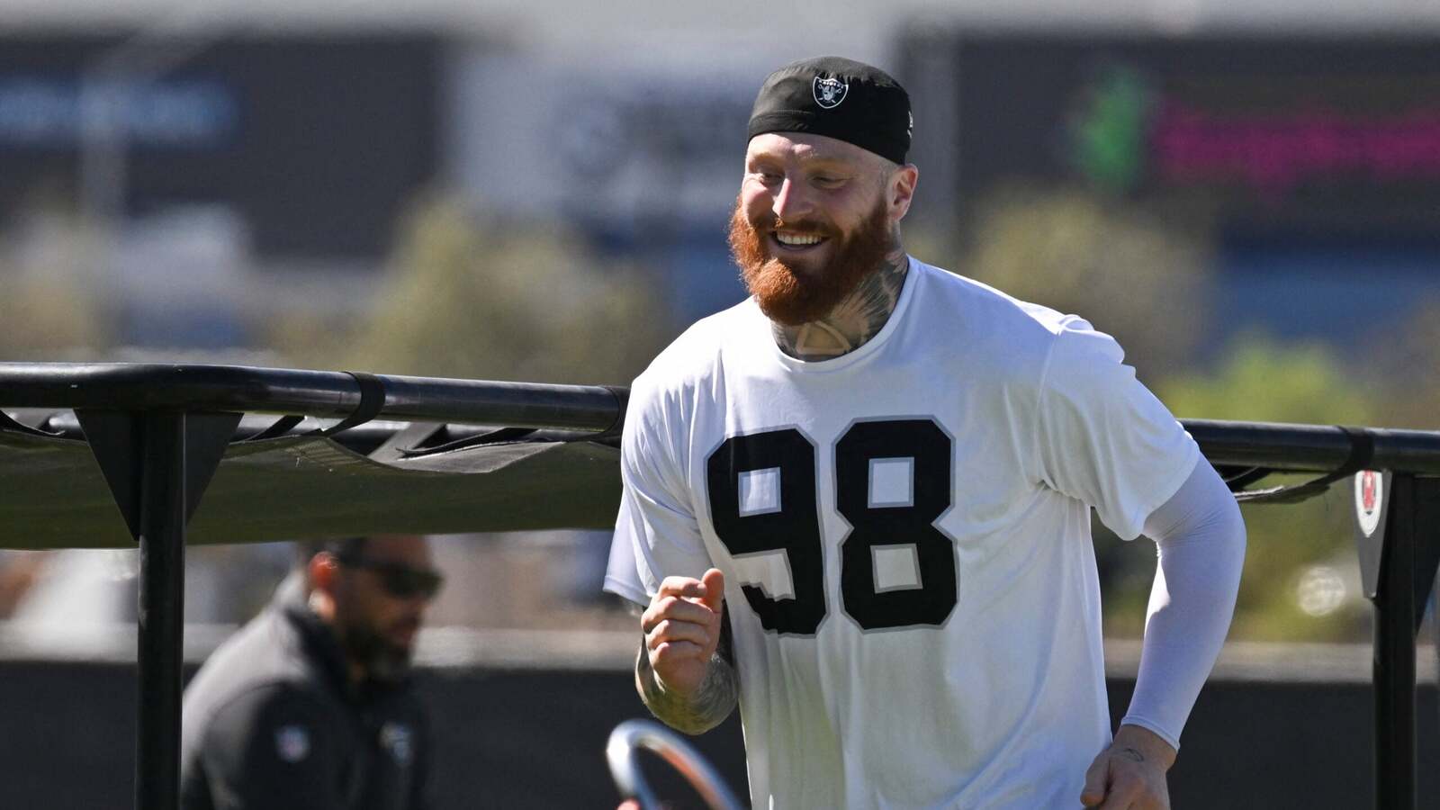 Klint Kubiak Faces Challenges with Maxx Crosby at Raiders Training Camp