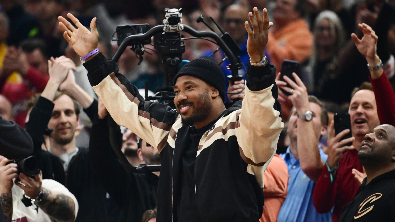 Rams Acquire Myles Garrett From Browns in Multi-Pick Trade