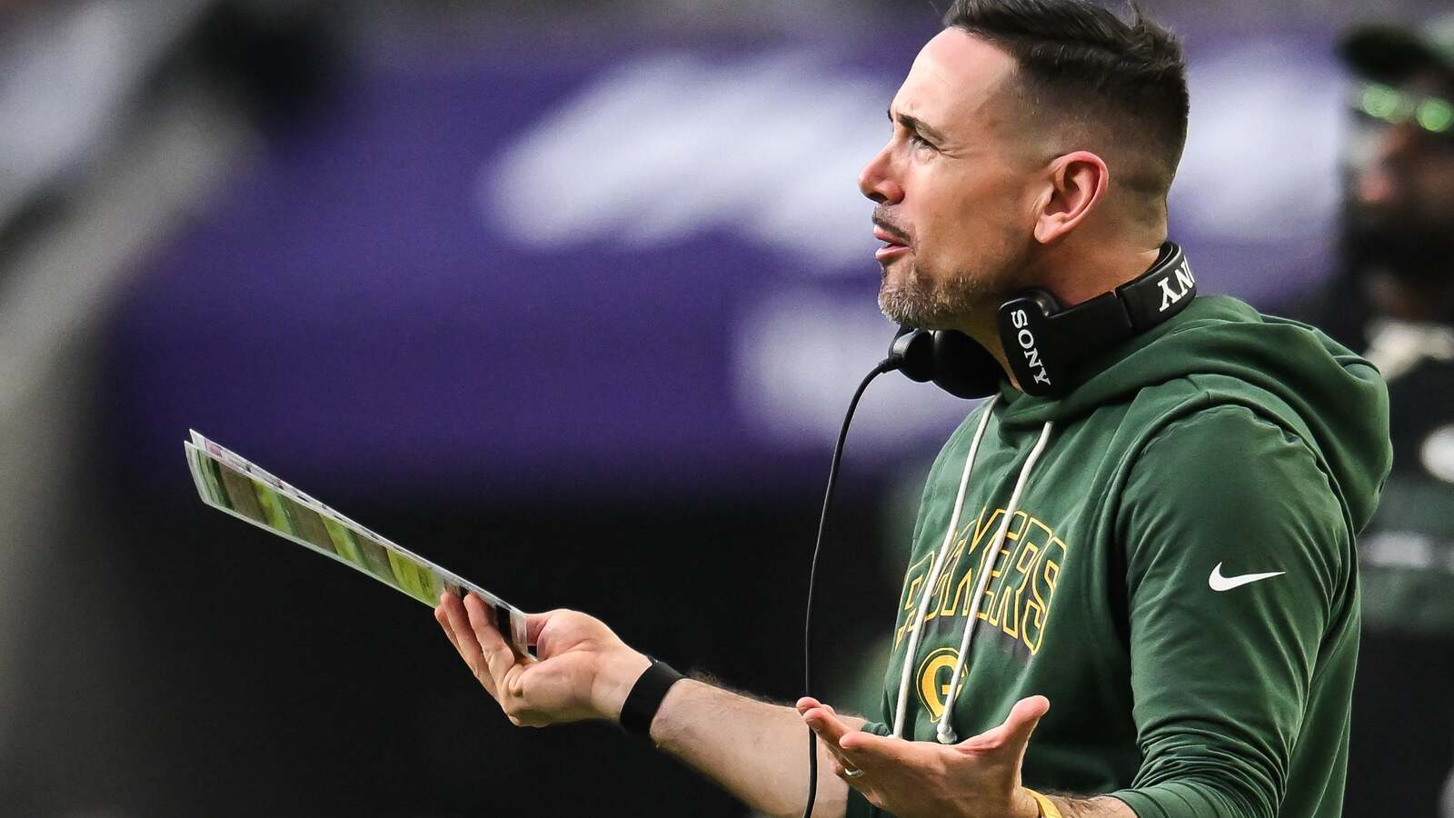 Packers Face Challenge as Vikings Re-sign Harrison Smith Ahead of Season Opener