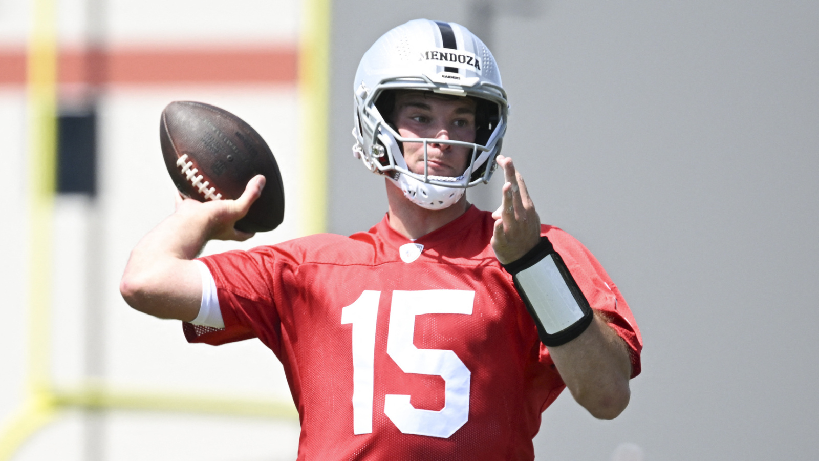 https://www.yardbarker.com/media/1/1/1190eff0378b48d72caf66b84f5dcc5d56a3a89b/thumb_16x9/raiders-qb-plan-reinforced-fernando-mendozas-nfl.jpg?v=1