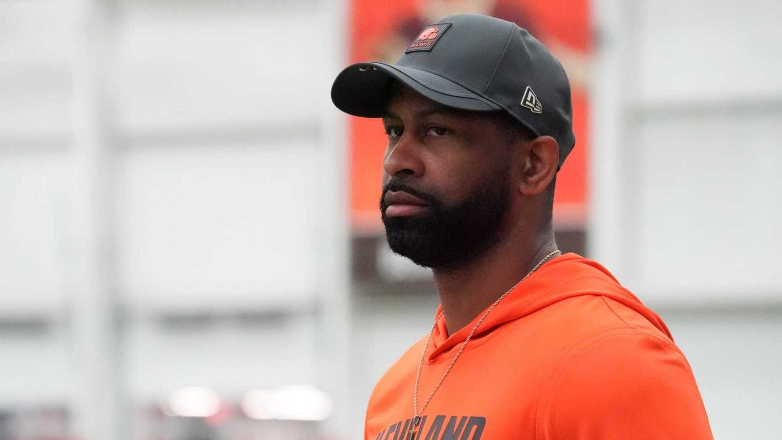 https://www.yardbarker.com/media/1/1/119b9143a2ca6708035ec2a0ef4cbf8889521da1/thumb_16x9/browns-gm-refuses-tip-qb-plans-praising-sanders.jpg?v=1