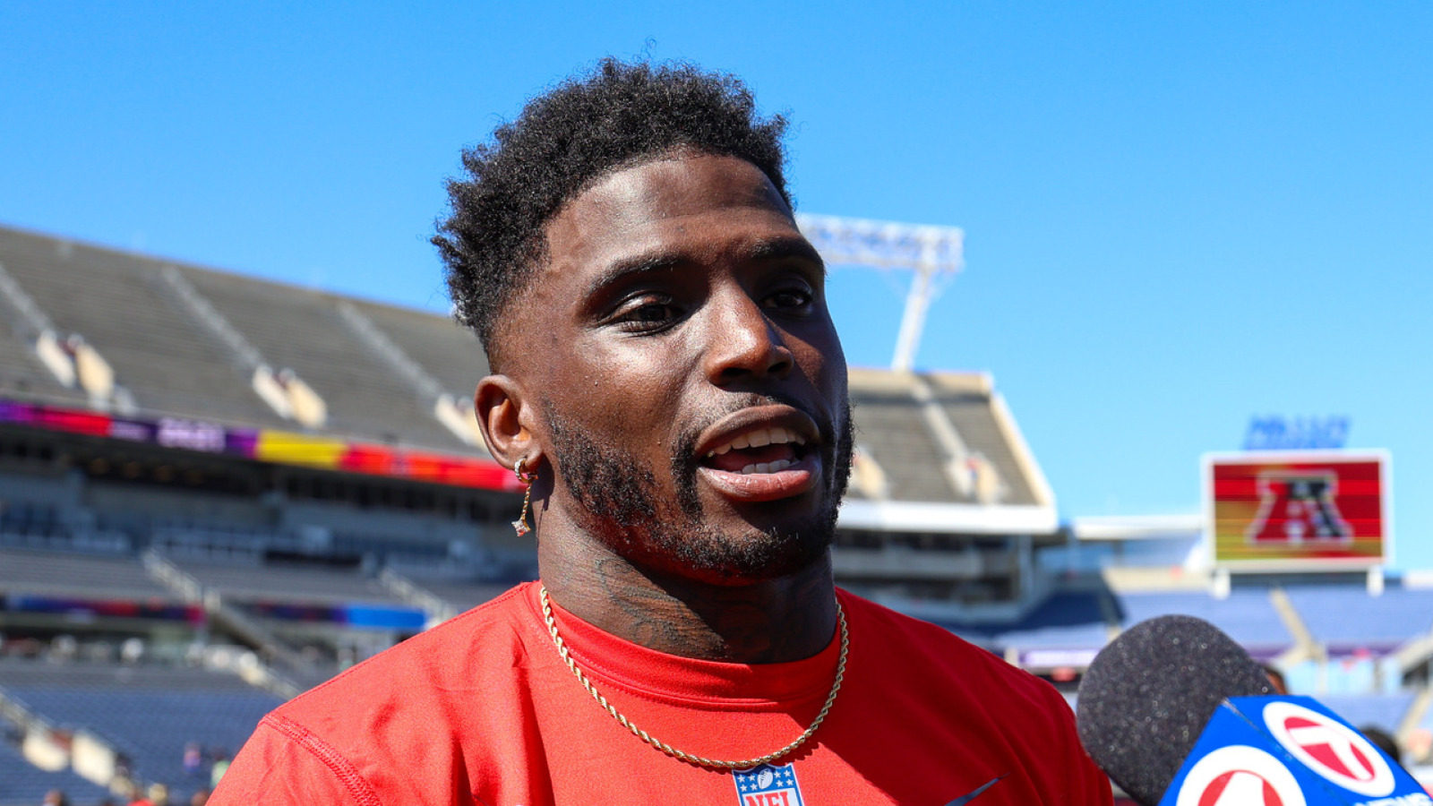 Dolphins WR Tyreek Hill reveals why he isn’t setting a 2,000-yard goal