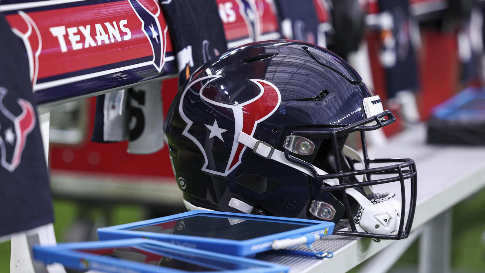 https://www.yardbarker.com/media/1/1/11d1b4e3384ba9797a356e99f5a14673addff2db/thumb_16x9/texans-reportedly-two-big-changes-front-office.jpg?v=1