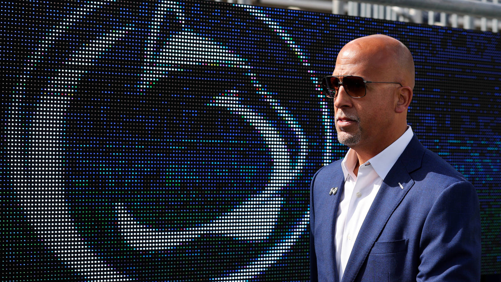 https://www.yardbarker.com/media/1/1/11f986c0fadb77f70e6a64bc9317090ad2ad83f8/thumb_16x9/ranking-five-best-college-football-head-coaching.jpg