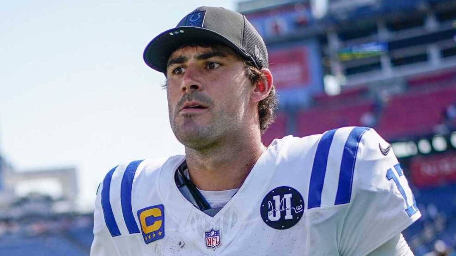 https://www.yardbarker.com/media/1/2/12366d13e7ed7da323f0485d6ad647b7dbc0af72/thumb_16x9/indianapolis-colts-quarterback-daniel-jones-17.jpg?v=4