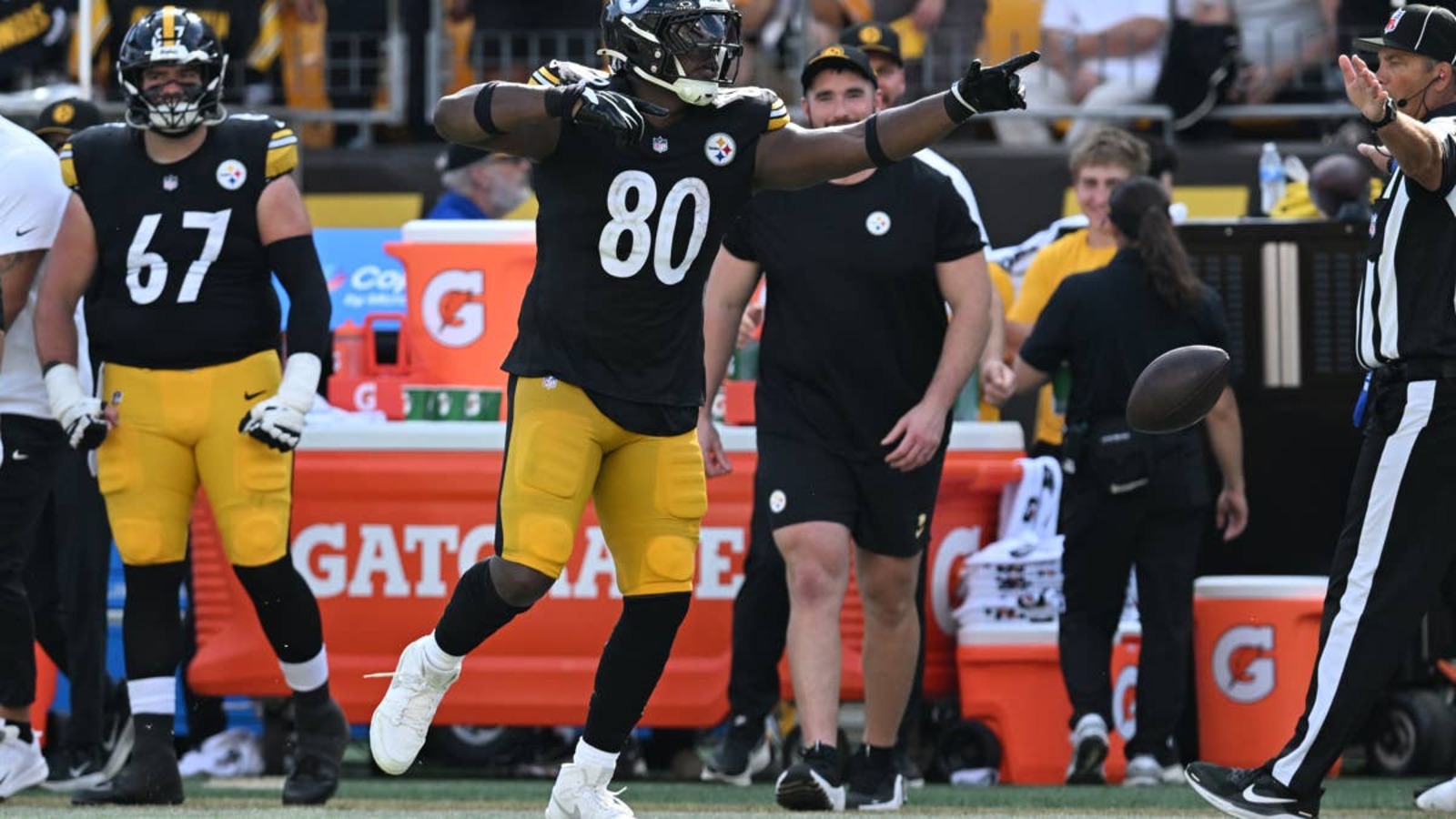 Watch Steelers' Darnell Washington Dribble a Falcons Defensive Back ...