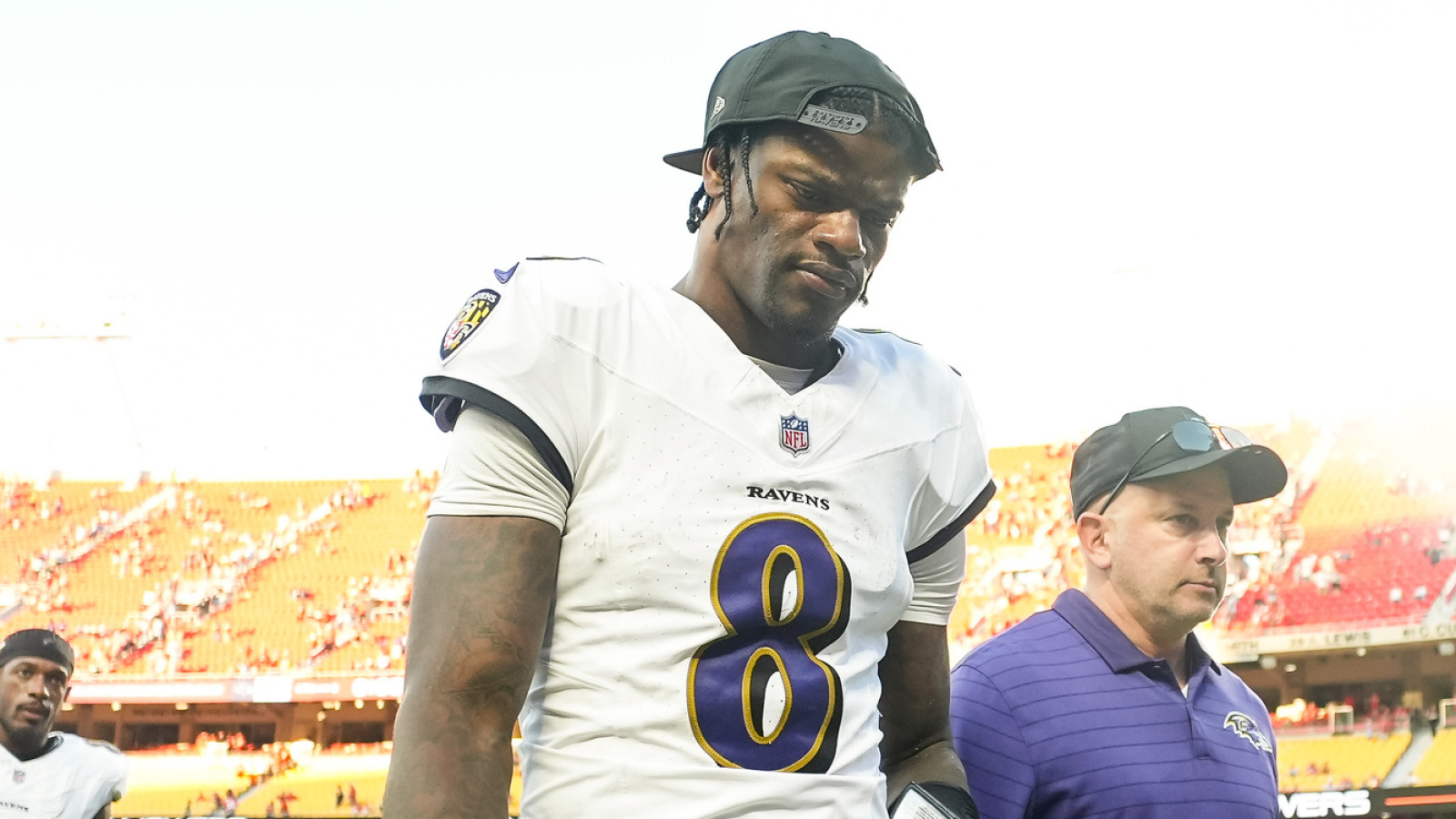 https://www.yardbarker.com/media/1/2/124454f399a6236ce49312186a0e4ed40661937c/thumb_16x9/ravens-rule-out-lamar-jackson-play-dangerous-game.jpg?v=1