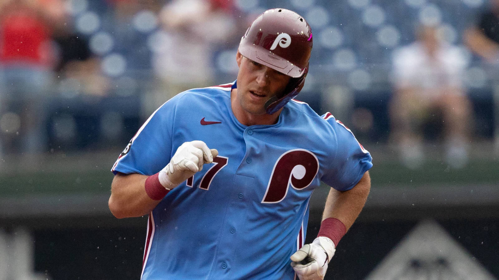 Rhys Hoskins to have season-ending surgery on abdomen