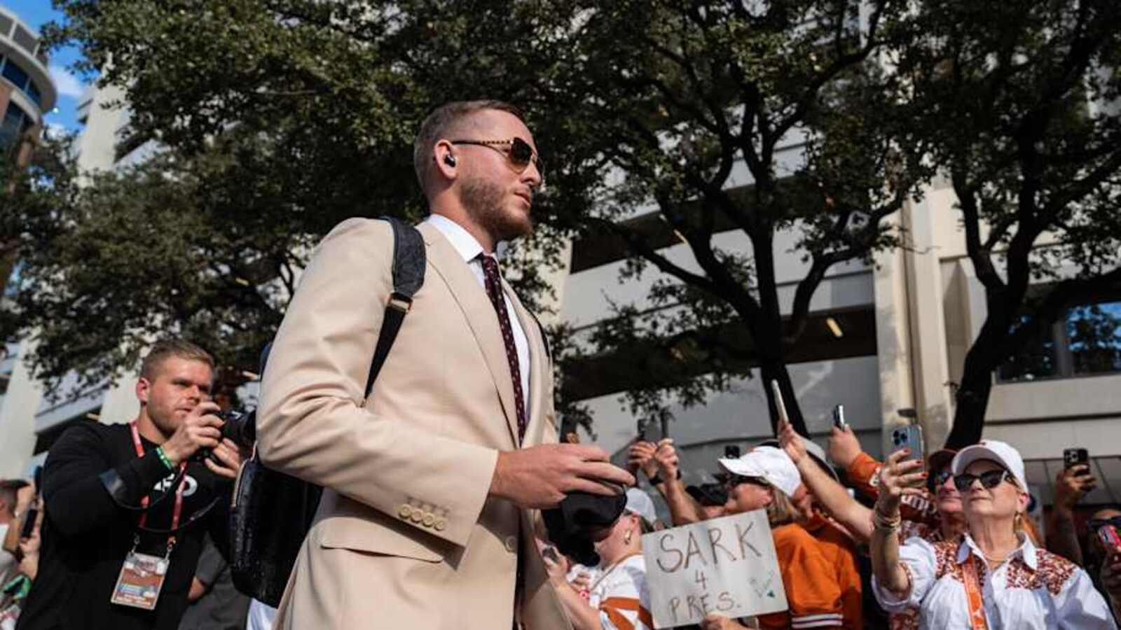 No. 1 Texas Longhorns vs. No. 5 Bulldogs Live InGame Updates