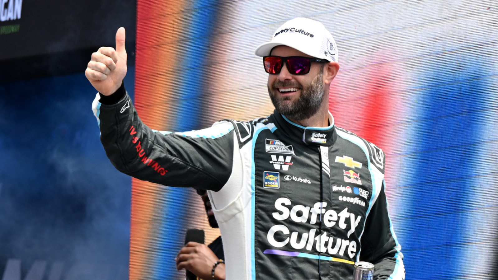 https://www.yardbarker.com/media/1/2/1274ee4457f02b23448c43071d36803999a0427c/thumb_16x9/nascar-toyotasave-mart-350-preview-favorite.jpg?v=1