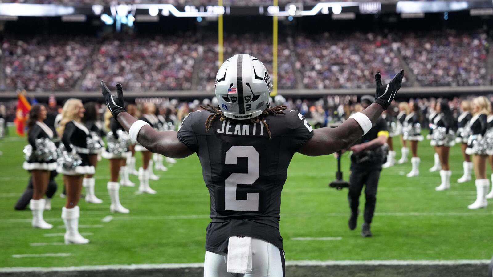 Injury Scare for Raiders' Ashton Jeanty Ahead of Dolphins Season Opener
