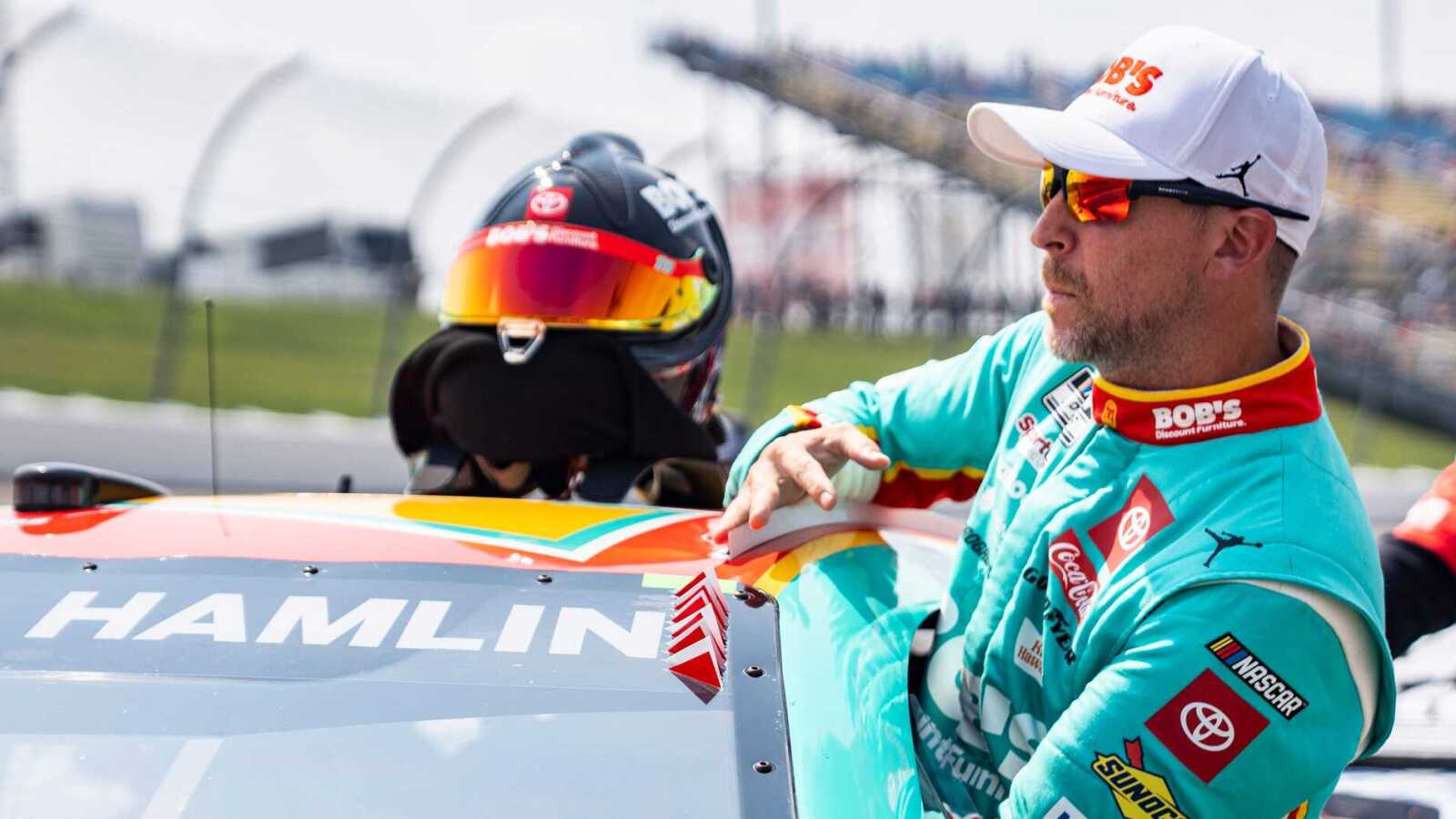 https://www.yardbarker.com/media/1/2/128b039913befc95cca35d09800eb2aac0d179bb/thumb_16x9/nascar-cup-series-playoff-picture-looks-watkins.jpg?v=1