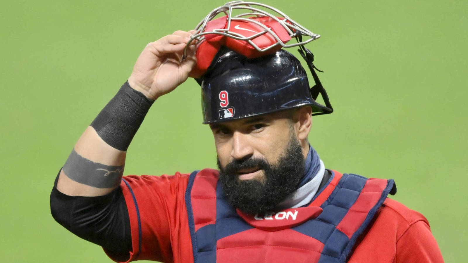 Marlins sign catcher Sandy Leon to minors contract - Vimarsana News