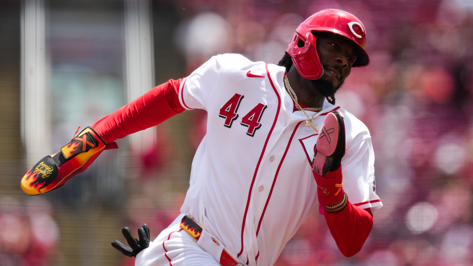 Elly De La Cruz leaves game with concerning injury