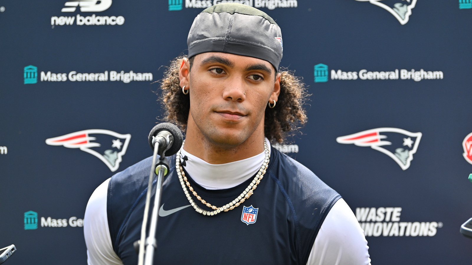 https://www.yardbarker.com/media/1/2/12f16cc23f44281259e3d0887ffa5483cc16e0f0/thumb_16x9/patriots-slammed-worrisome-christian-gonzalez.jpg