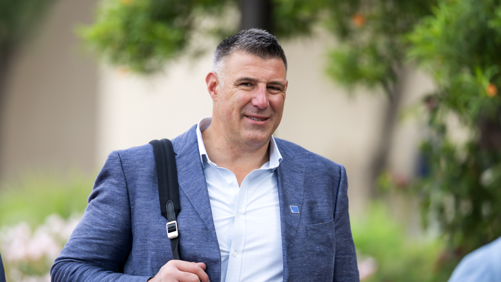 Patriots’ Mike Vrabel To Begin Counseling, Miss Day 3 Of Draft