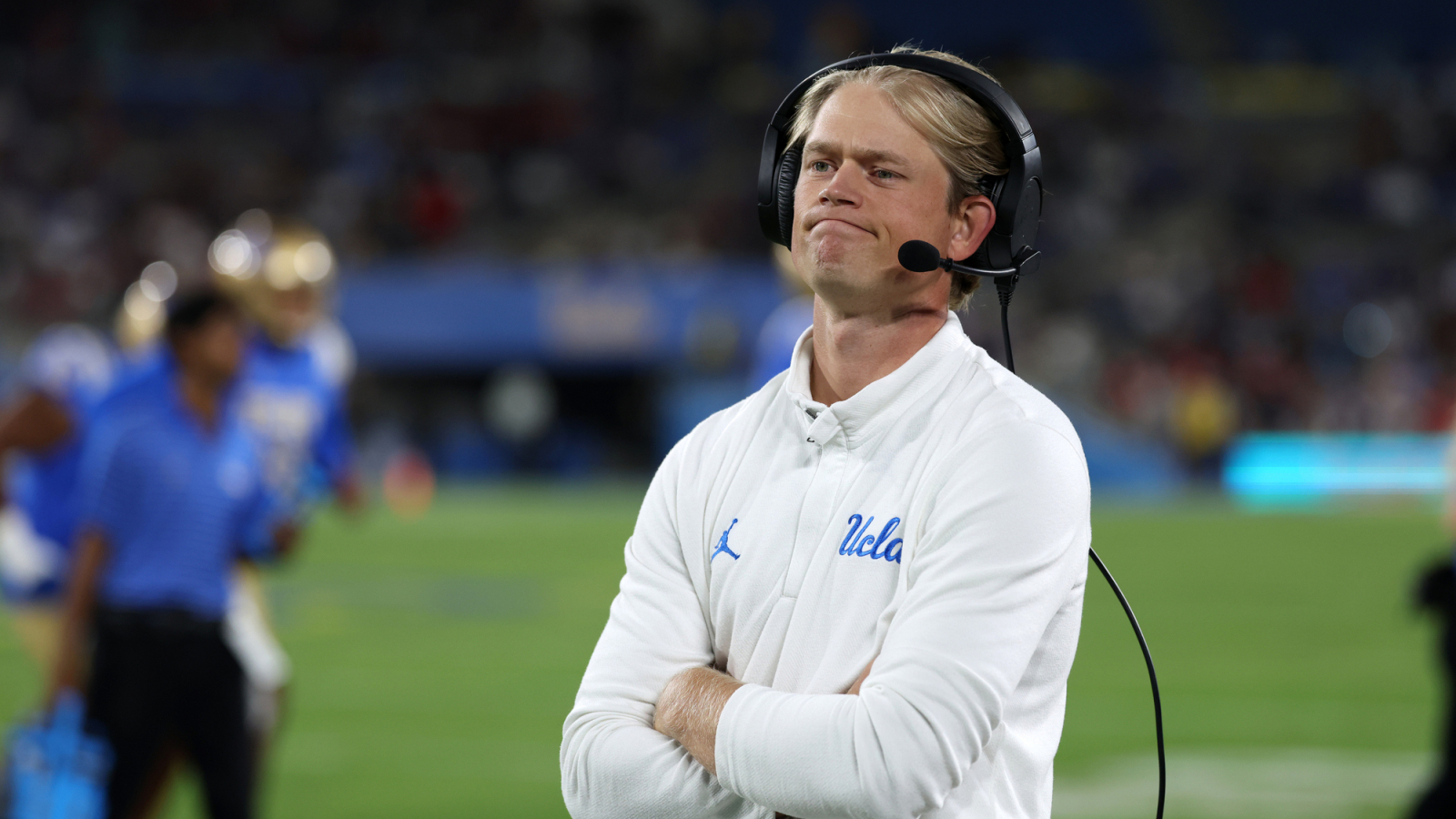 https://www.yardbarker.com/media/1/3/130e3d27f39f4f9c8557ffc5d09ef5812786daa5/thumb_16x9/sep-12-2025-pasadena-california-usa-ucla-bruins.jpg?v=1