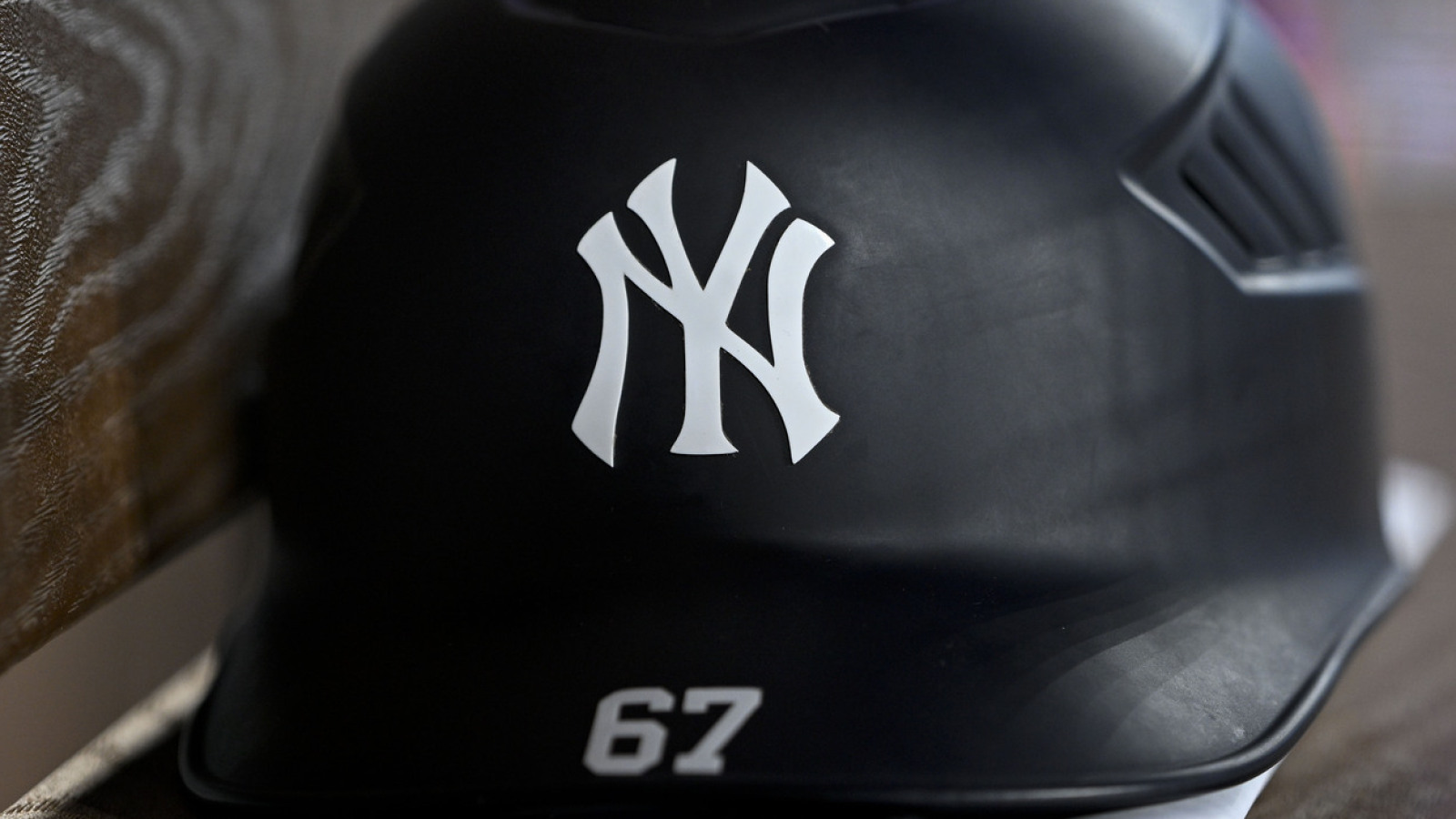 https://www.yardbarker.com/media/1/3/135e89c9d648274480db27b6dd235d7f93d5224c/thumb_16x9/former-yankees-pitcher-set-receive-honor-2026.jpg?v=1